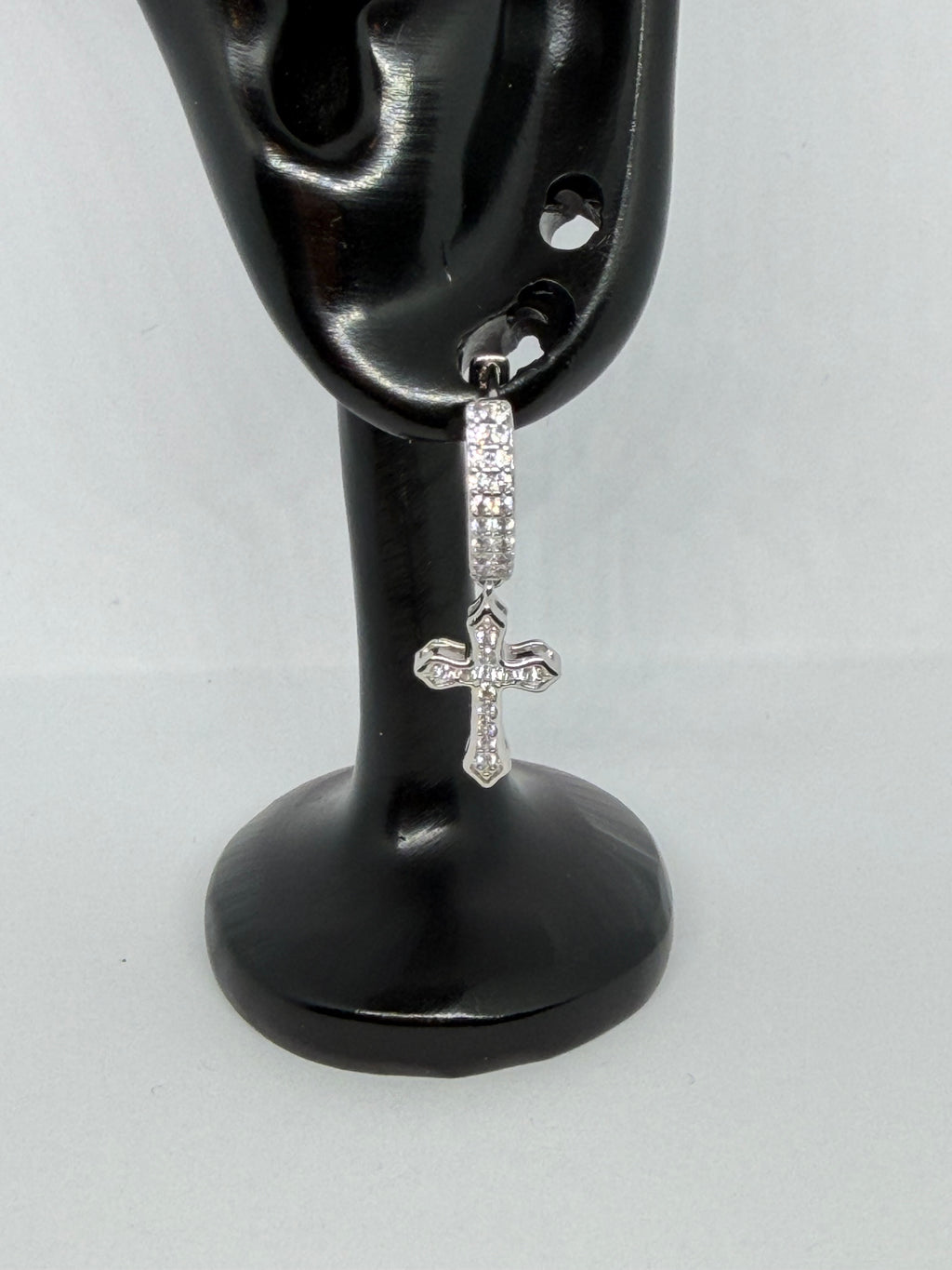 Crystal Cross Dangle Hoop Earrings / Aretes Argolla con Cruz Colgante de Cristales