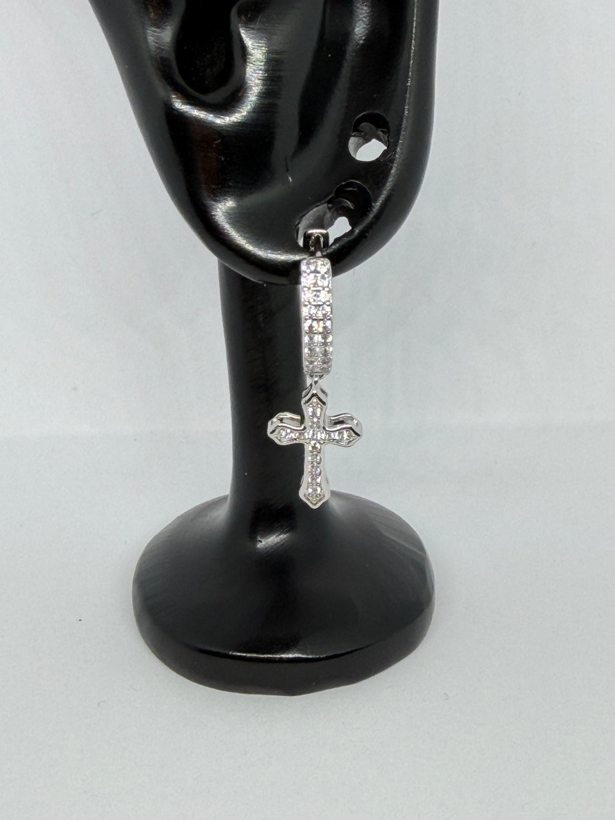 Crystal Cross Dangle Hoop Earrings / Aretes Argolla con Cruz Colgante de Cristales