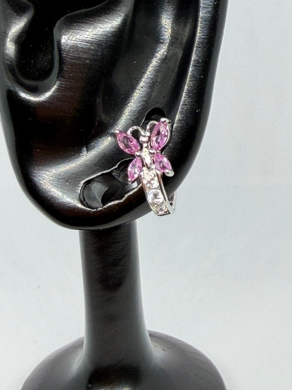 Pink Butterfly Crystal Hoop Earrings / Aretes Argolla con Mariposa de Cristales Rosas