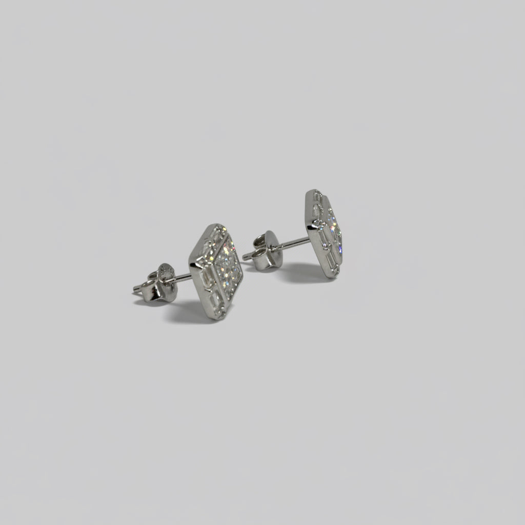 Men's Silver Square Baguette & Crystal Stud Earrings / Aretes de Hombre Cuadrados Plata Baguette y Cristal