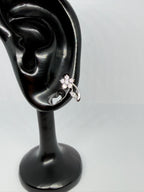 White Flower Crystal Hoop Earrings / Aretes Argolla con Flor de Cristales Blancos