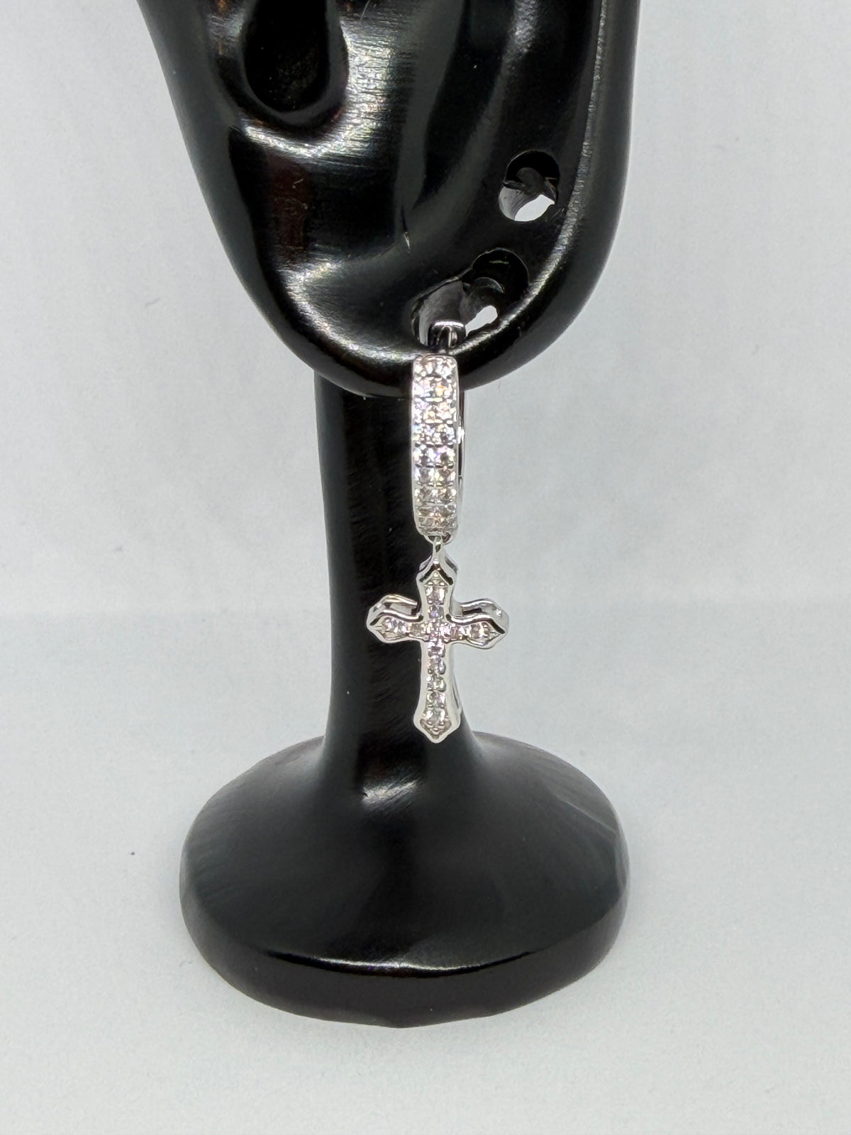 Crystal Cross Dangle Hoop Earrings / Aretes Argolla con Cruz Colgante de Cristales
