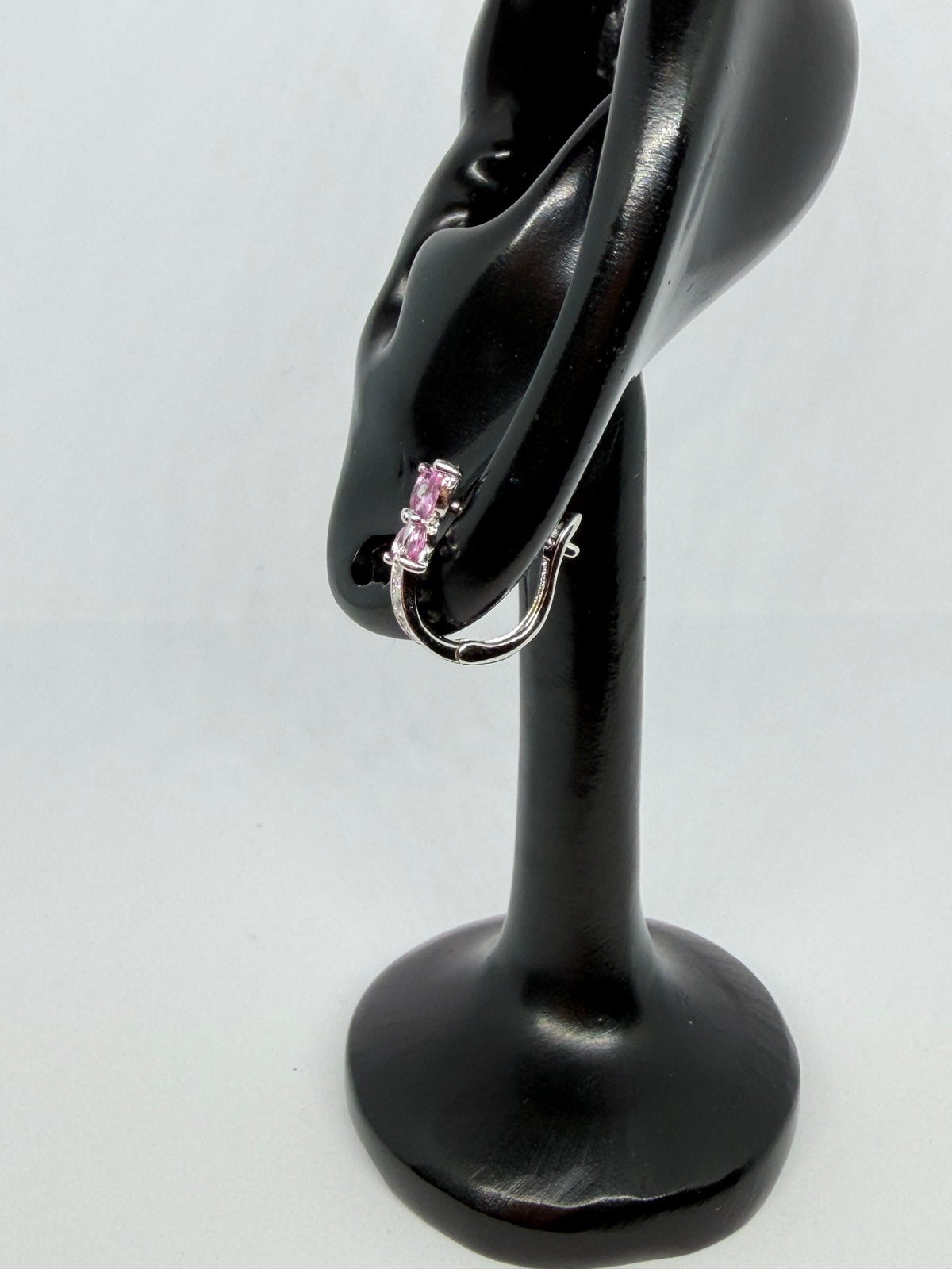 Pink Butterfly Crystal Hoop Earrings / Aretes Argolla con Mariposa de Cristales Rosas