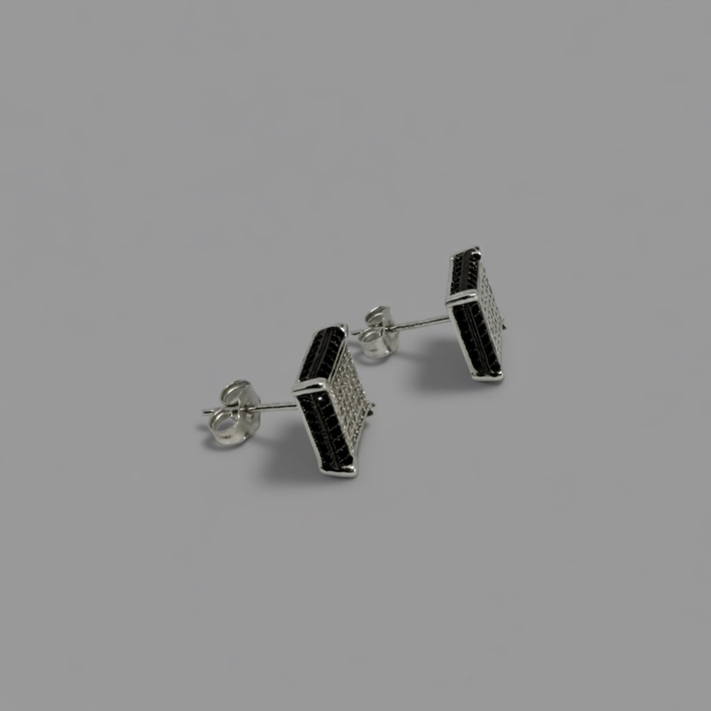 Men's Two-Tone Black & Silver Square Stud Earrings / Aretes de Hombre Cuadrados Bicolor Negro y Plata