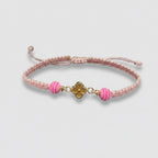 Lucky Clover Bracelet — 18K Gold Charm, Pink | Pulsera Trébol de la Suerte — Oro 18K, Rosa