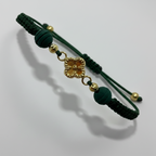 Lucky Clover Bracelet — 18K Gold Charm, Emerald Green | Pulsera Trébol de la Suerte — Oro 18K, Verde Esmeralda